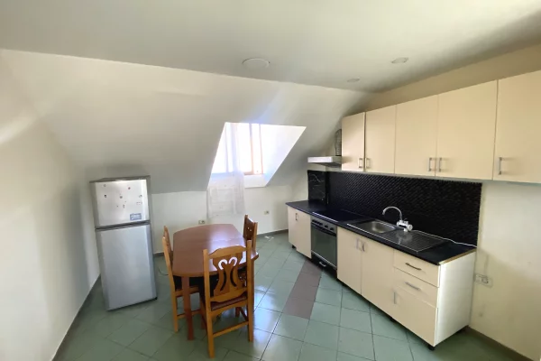 Villa di lusso in affitto a Tirana 2+1, Arredato