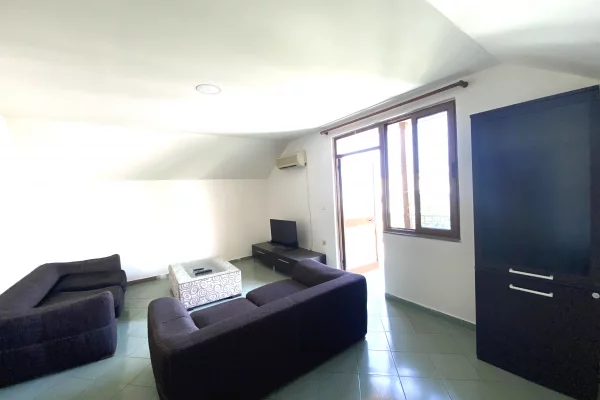 Shtepi me qera 2+1 ne Tirane - 40,000 Leke