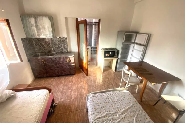 House for Rent Private house in Tirana, Garsoniere, Furniture Furnished, Payment 19,000  Leke.