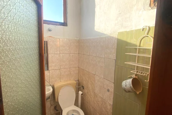 House for Rent Private house in Tirana, Garsoniere, Furniture Furnished, Payment 19,000  Leke.