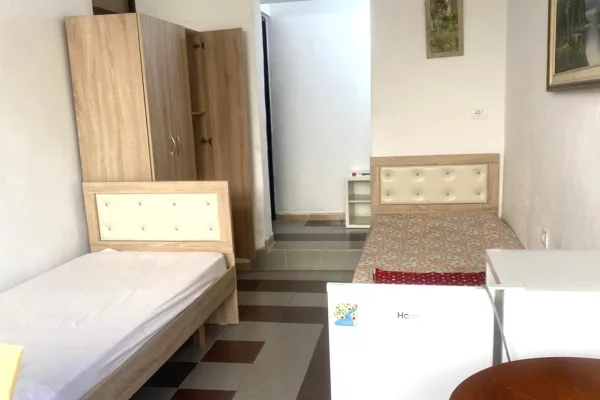 🏠 GARSONIERE ME QERA – QYTET STUDENTI