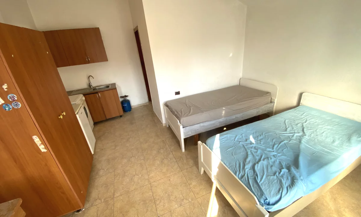 Shtepi me qera Shtepi Private ne Tirane, Garsoniere, Mobilimi E mobiluar, Pagesa 20,000  Leke.