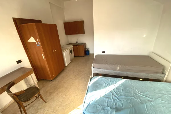 Shtepi me qera Shtepi Private ne Tirane, Garsoniere, Mobilimi E mobiluar, Pagesa 20,000  Leke.