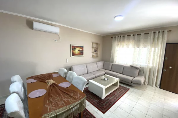 Shtepi me qera Vila Luksoze ne Tirane, 1+1, Mobilimi E mobiluar, Pagesa 55,000  Leke.