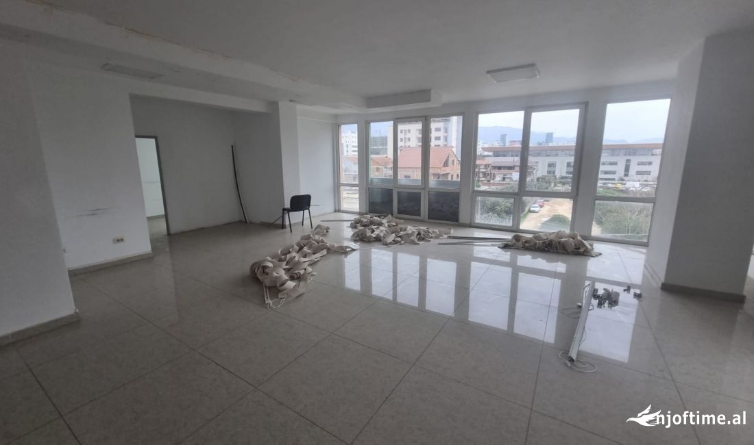 Ambient komercial per qira tek Fusha e Aviacionit, 