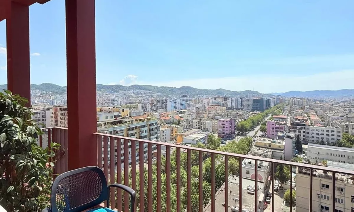 Zyre me qera tek Garden Building