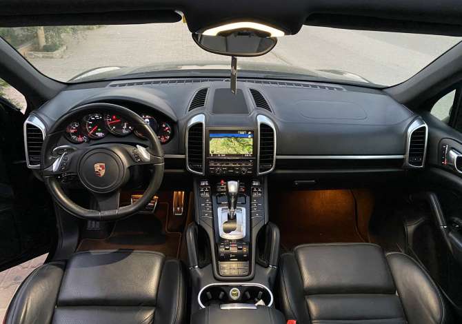 Jepet makine Porsche Cayenneme qera per 120 euro