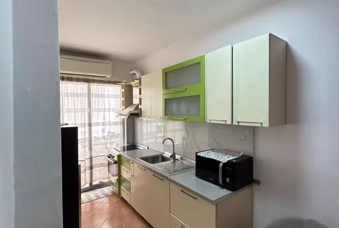 Shtepi me qera Apartament ne Tirane, 2+1, Mobilimi E mobiluar, Pagesa 350  Euro.