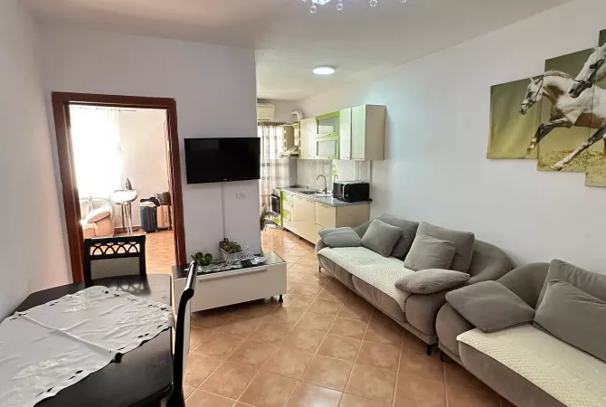 Shtepi me qera Apartament ne Tirane, 2+1, Mobilimi E mobiluar, Pagesa 350  Euro.