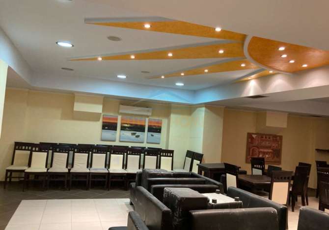 Ambiente Commerciale in Vendita 2+1 a Valona - 380,000 Euro