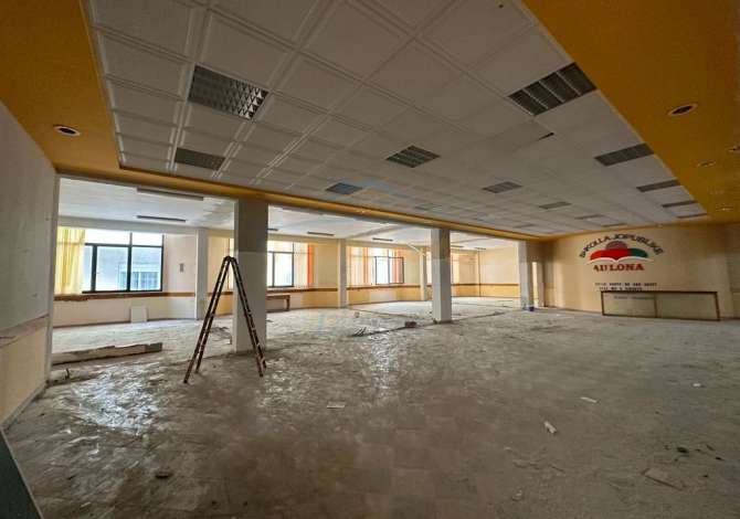 Ambiente Commerciale in Vendita 1+1 a Valona - 1,690,000 Euro