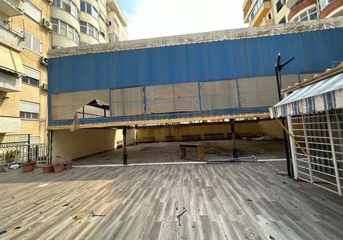 Ambiente Commerciale in Vendita 1+1 a Valona - 1,690,000 Euro