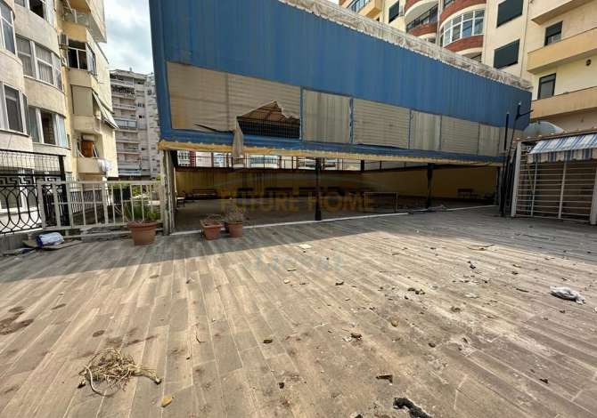 Ambiente Commerciale in Vendita 1+1 a Valona - 1,690,000 Euro