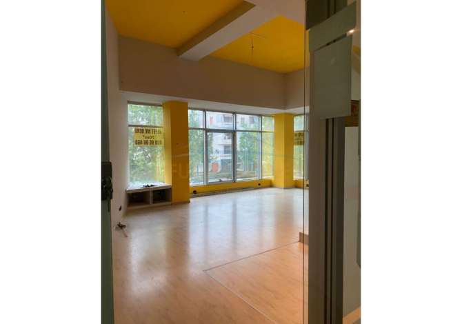 Ambiente Commerciale in Affitto 1+1 a Valona - 500 Euro