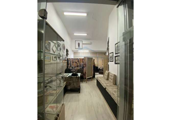 Ambiente Commerciale in Affitto 1+1 a Valona - 500 Euro