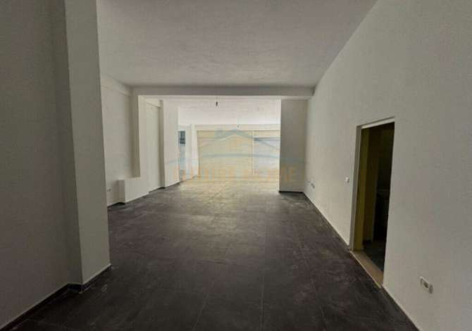 Ambiente Commerciale in Affitto 1+1 a Valona - 3,000 Euro