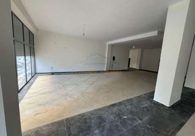 Ambiente Commerciale in Affitto 1+1 a Valona - 3,000 Euro