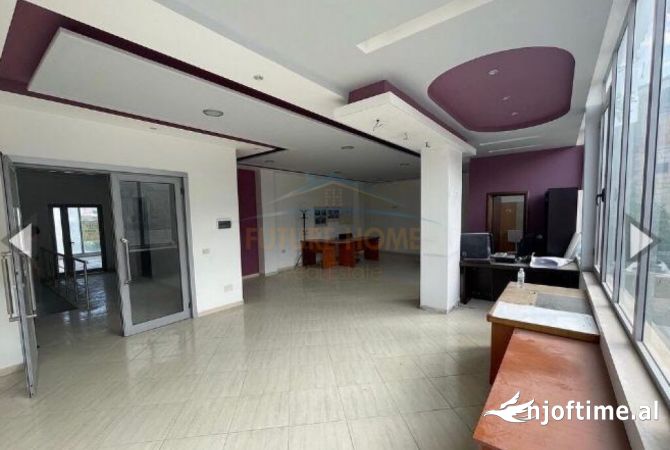 Ambiente Commerciale in Vendita 1+1 a Valona - 60,000 Euro