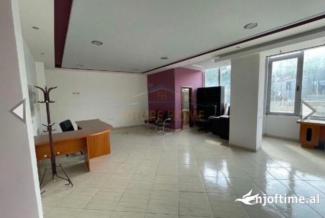 Ambiente Commerciale in Vendita 1+1 a Valona - 60,000 Euro