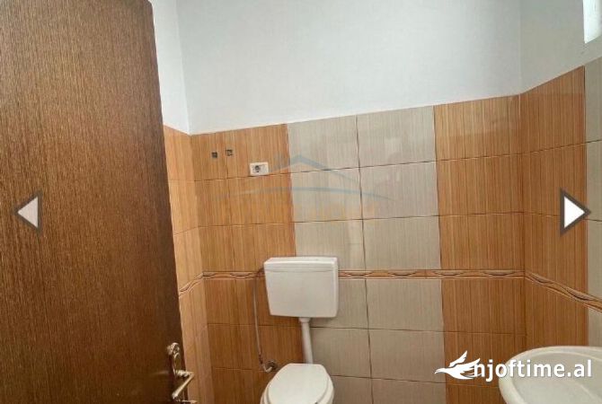 Shitje,  Ambient Biznesi,  100 M larg Spitali Rajonal, Vlore RV44679