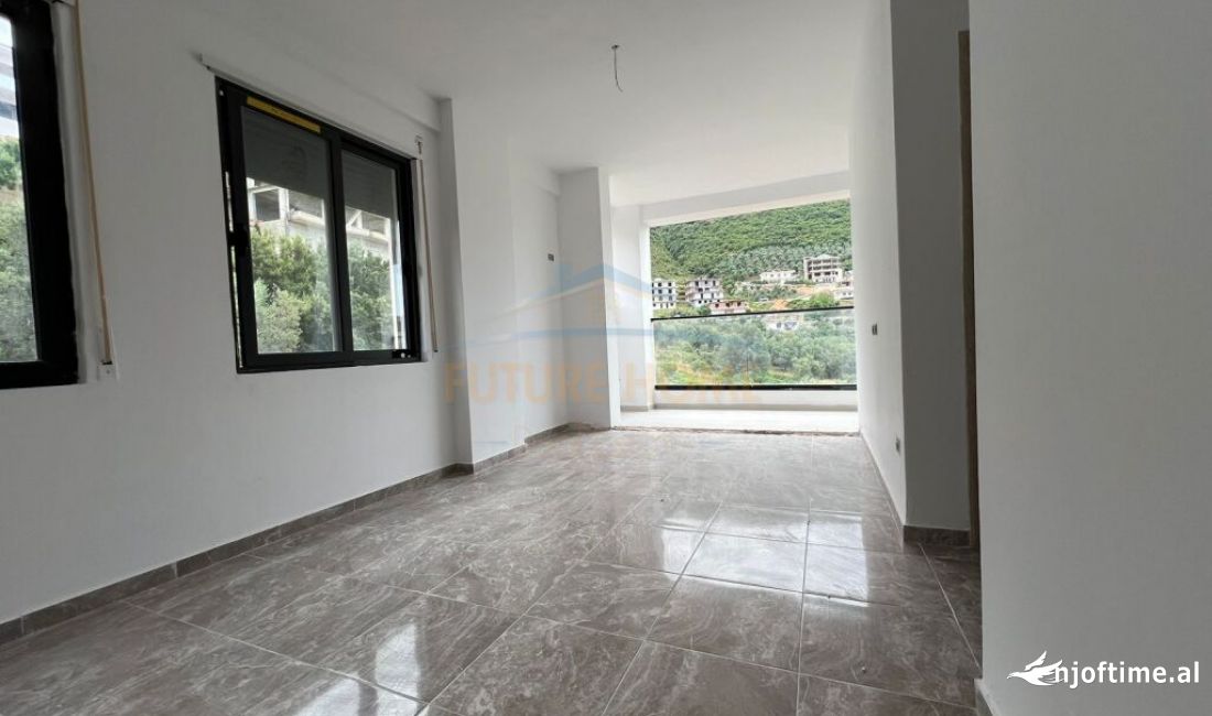 Appartamento in vendita a Valona 1+1, Vuoto