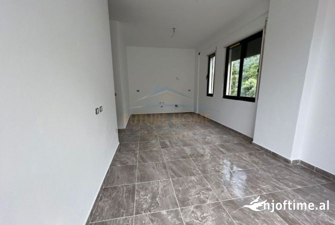 Appartamento in vendita a Valona 1+1, Vuoto