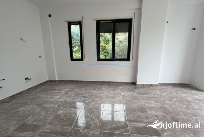 Appartamento in vendita a Valona 1+1, Vuoto