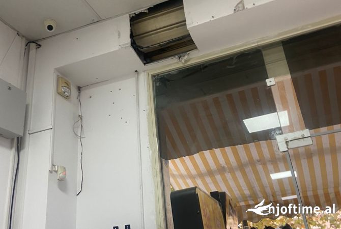 Ambiente Commerciale in Affitto 1+1 a Valona - 500 Euro