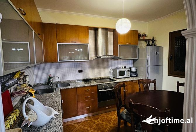 Shtepi me qera Shtepi Private ne Vlore, 3+1, Mobilimi E mobiluar, Pagesa 400  Euro.