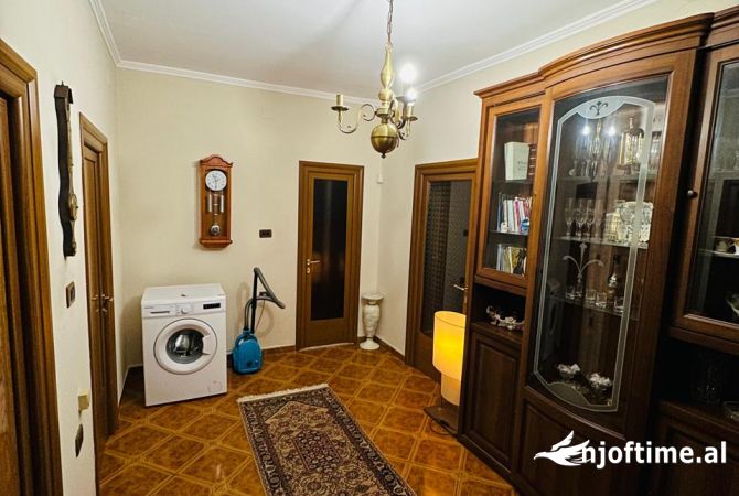 Shtepi me qera Shtepi Private ne Vlore, 3+1, Mobilimi E mobiluar, Pagesa 400  Euro.