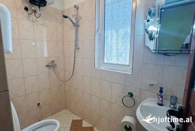 Shtepi me qera Shtepi Private ne Vlore, 1+1, Mobilimi E mobiluar, Pagesa 200  Euro.