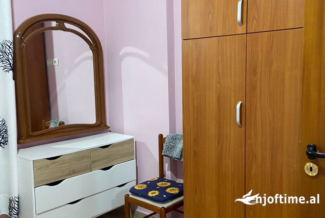 Shtepi me qera Apartament ne Vlore, 1+1, Mobilimi E mobiluar, Pagesa 250  Euro.