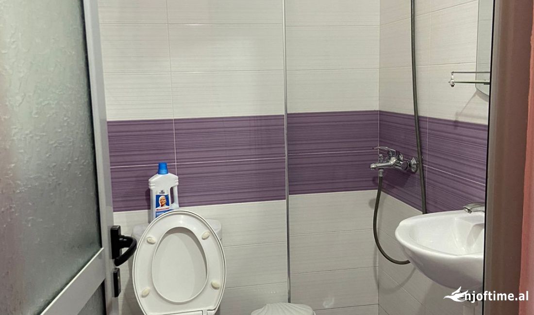 Shtepi me qera Apartament ne Vlore, 1+1, Mobilimi E mobiluar, Pagesa 250  Euro.