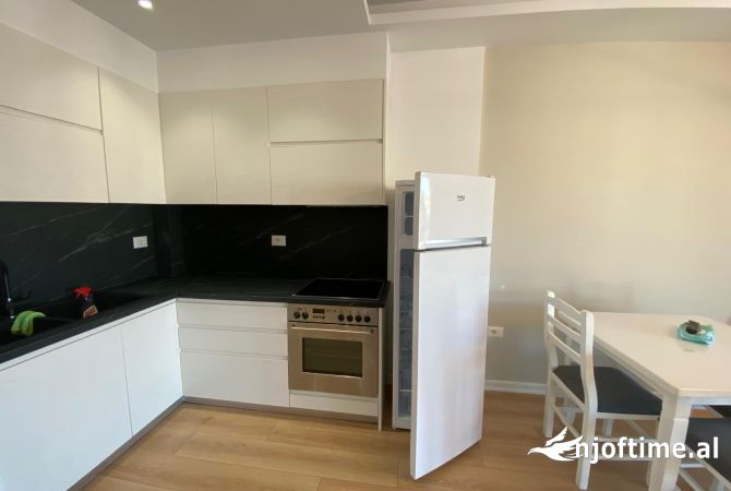 Shtepi me qera Apartament ne Vlore, 1+1, Mobilimi E mobiluar, Pagesa 400  Euro.