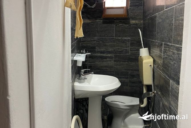 Shtepi me qera Apartament ne Vlore, 1+1, Mobilimi E mobiluar, Pagesa 200  Euro.