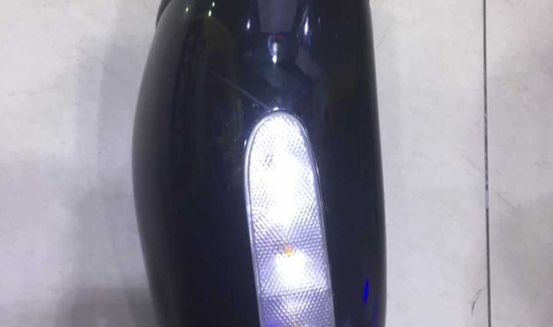 Shitet nje cift pasqyrash, benz 203