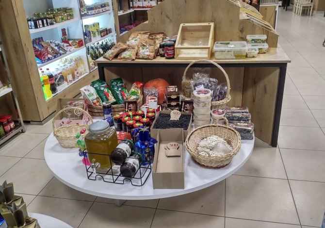 Shiten Frigorifer Mural dhe paisje supermarketi