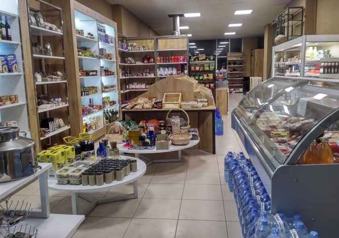 Shiten Frigorifer Mural dhe paisje supermarketi