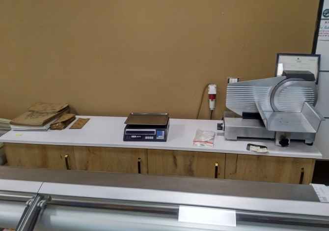 Shiten Frigorifer Mural dhe paisje supermarketi