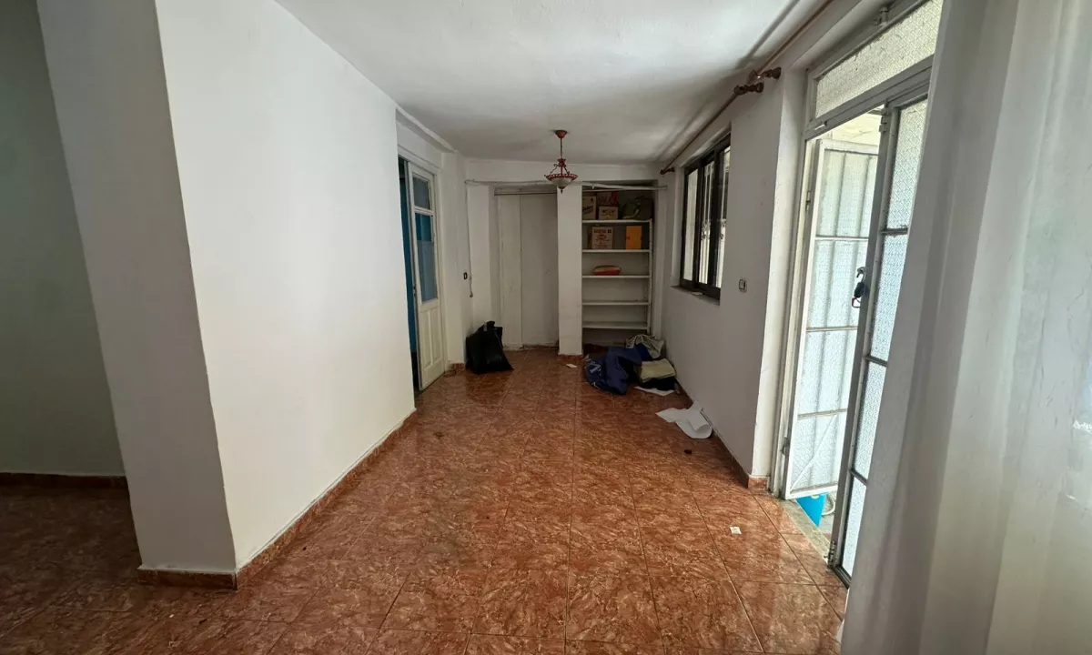 AMBIENT BIZNESI PER SHITJE MYSLYM SHYRI-OKAZION