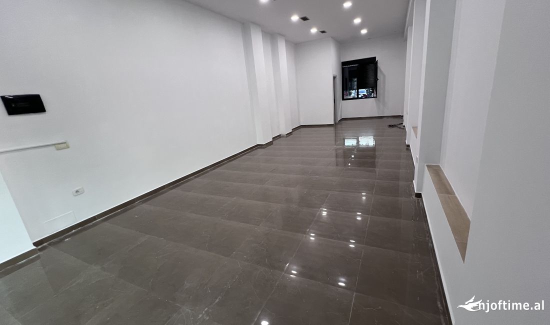 Ambient komercial ne shitje