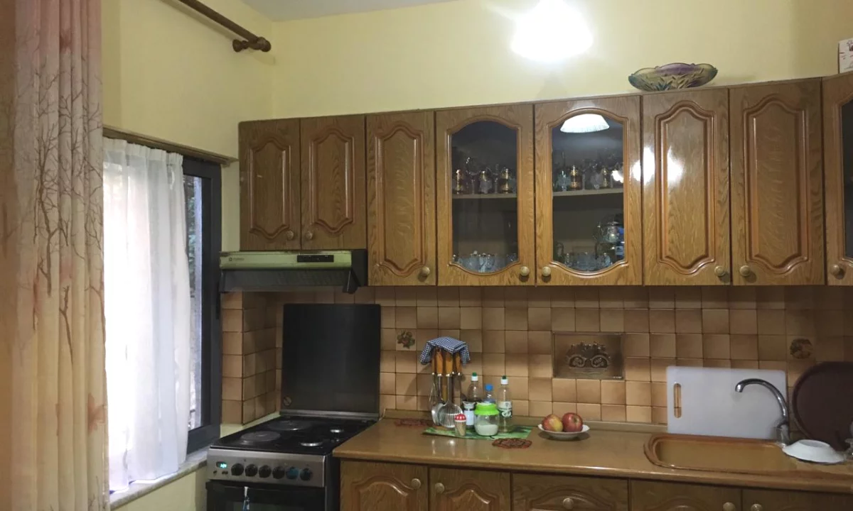 Shtepi me qera Shtepi Private ne Tirane, 2+1, Mobilimi E mobiluar, Pagesa 42,000  Leke.