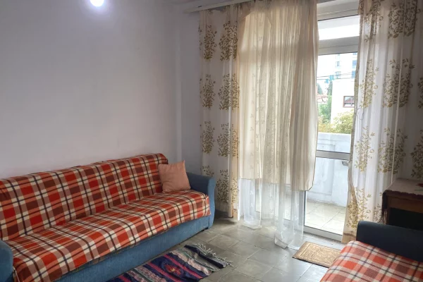 Shtepi me qera Apartament ne Tirane, 2+1, Mobilimi E mobiluar, Pagesa 45,000  Leke.