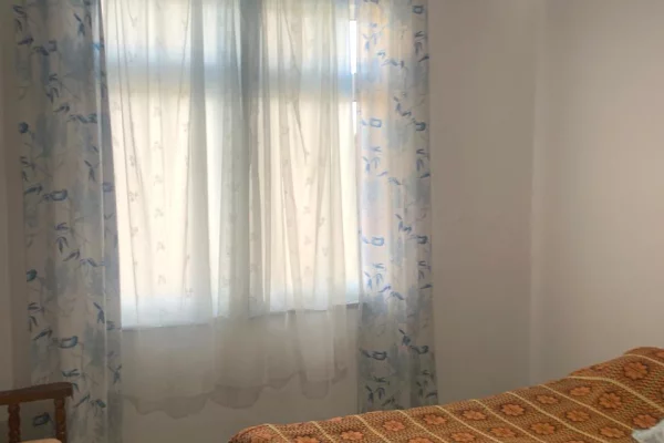 Shtepi me qera Apartament ne Tirane, 2+1, Mobilimi E mobiluar, Pagesa 45,000  Leke.