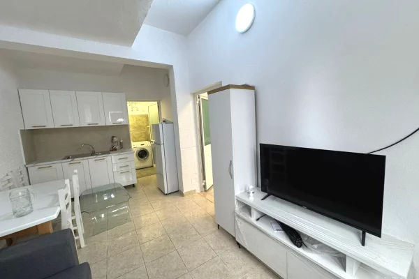 Shtepi me qera Apartament ne Tirane, 1+1, Mobilimi E mobiluar, Pagesa 40,000  Leke.