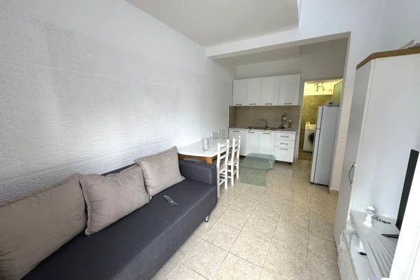 Shtepi me qera Apartament ne Tirane, 1+1, Mobilimi E mobiluar, Pagesa 40,000  Leke.