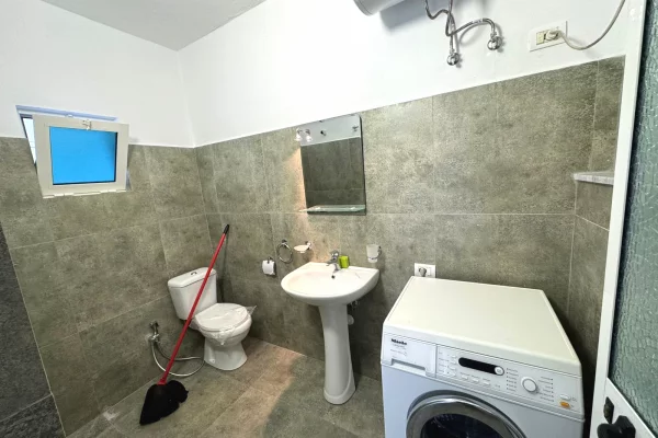 Shtepi me qera Apartament ne Tirane, 1+1, Mobilimi E mobiluar, Pagesa 40,000  Leke.