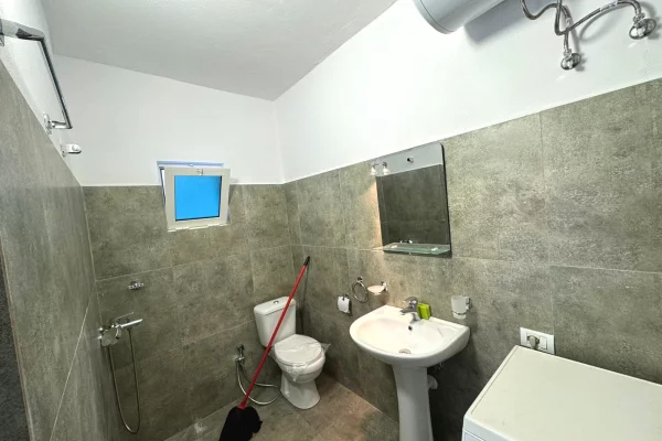 Shtepi me qera Apartament ne Tirane, 1+1, Mobilimi E mobiluar, Pagesa 40,000  Leke.