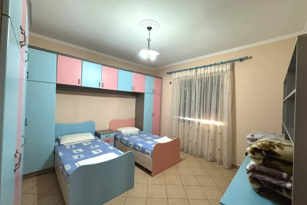 Shtepi me qera Vila Luksoze ne Tirane, 2+1, Mobilimi E mobiluar, Pagesa 500  Euro.