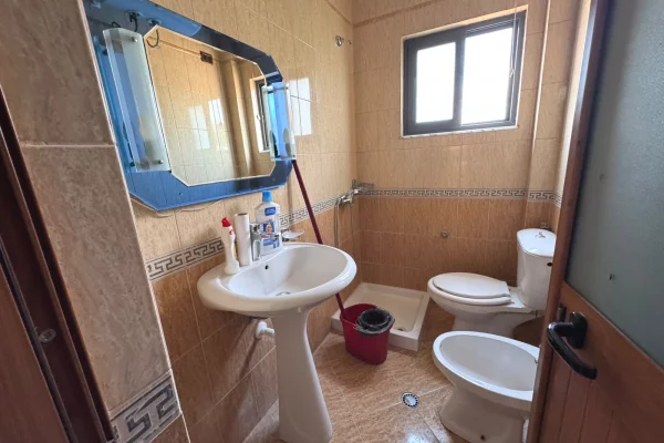 Shtepi me qera Vila Luksoze ne Tirane, 2+1, Mobilimi E mobiluar, Pagesa 500  Euro.